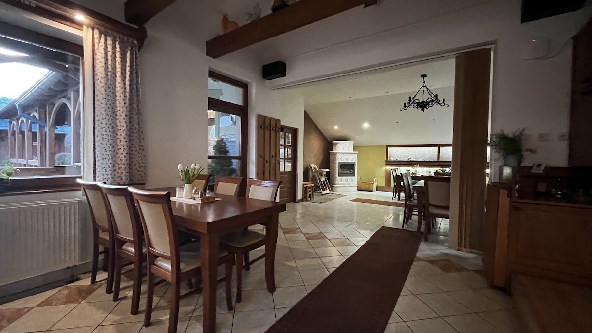 Reštaurácia Rojas Photos 2